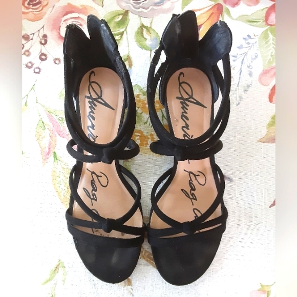 American Rag Shoes - Euc black suede sandals